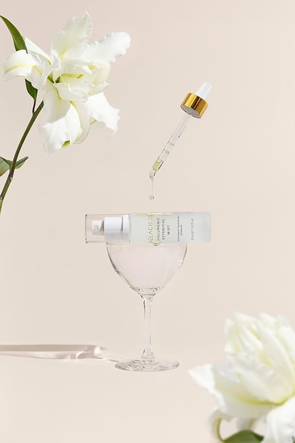 Hyaluronic Botanical Mist. Hydrating mist with pomegranate and grapeseed oils. Antioxidants and hyaluronic acid. Refreshes skin. Instant hydration