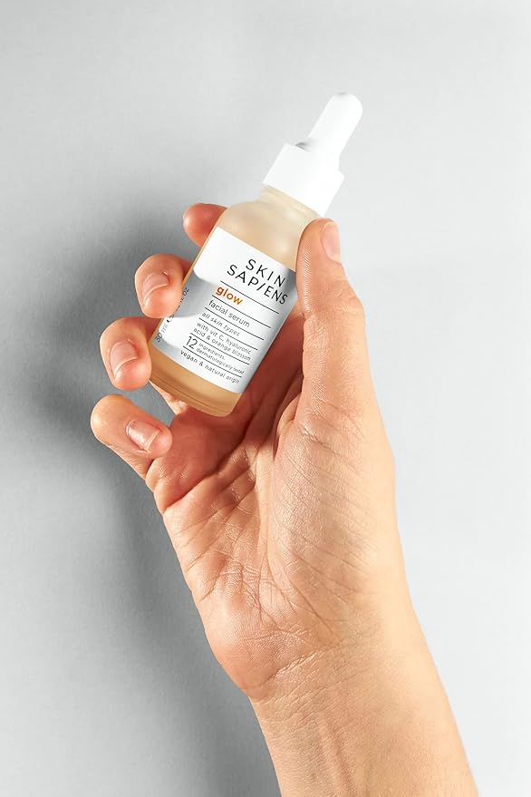 SKIN SAPIENS GLOW Facial Serum with Vitamin C and Hyaluronic Acid to give your skin a glowing look, Natural Serum for Men and Woman, Vegan and Cruelty Free Face Care for Mature Skin, 1.01 fl. Oz