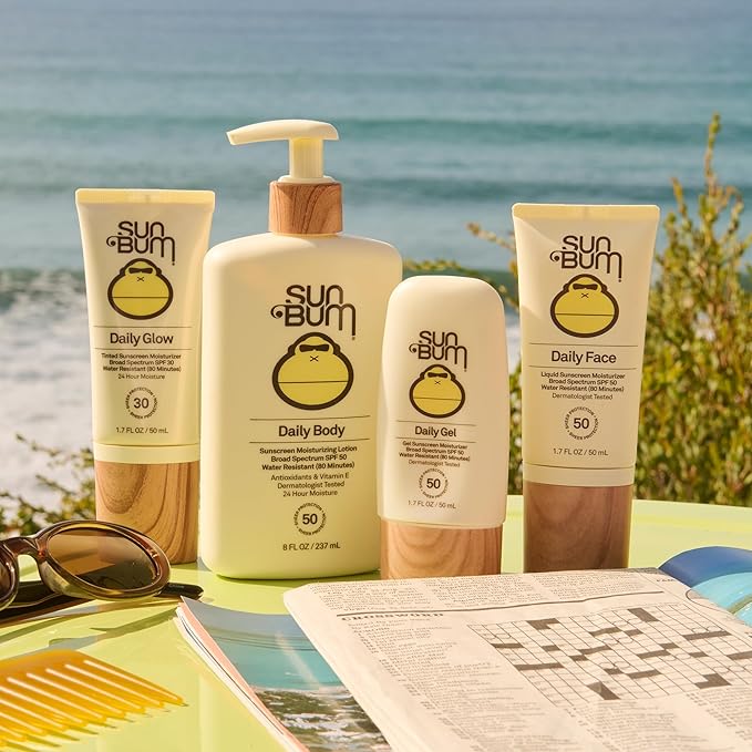 Sun Bum Daily SPF 30 Glow Sunscreen Face Lotion - Moisturizing Facial Sunscreen - Tinted - Dewy Finish - Hawaii 104 Act Compliant (Made without Octinoxate & Oxybenzone) - Travel Size - 1.7 oz
